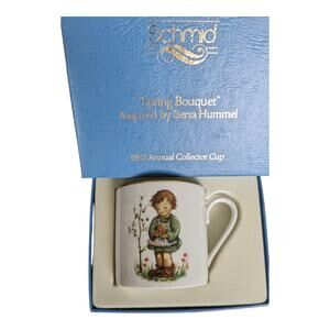 HUMMEL COLLECTOR MUG "SPRING BOUQUET"
WELL CARED FOR  VINTAGE